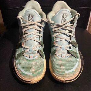 Men’s Kyries Size 8